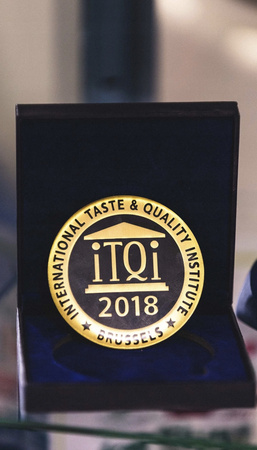 Świerza Grecka Oliwa z oliwek extra virgin Premium Voliotis Family 250 ml